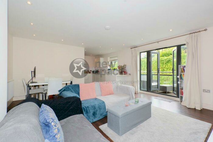 2 Bedroom Flat To Rent In Wynter Street, London, SW11