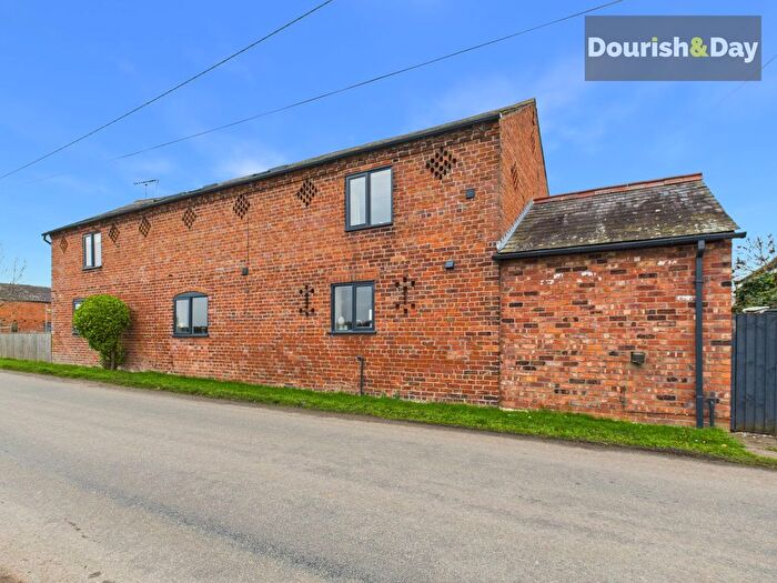 4 Bedroom Semi-Detached House For Sale In Chorlton Lane, Chorlton, SY14