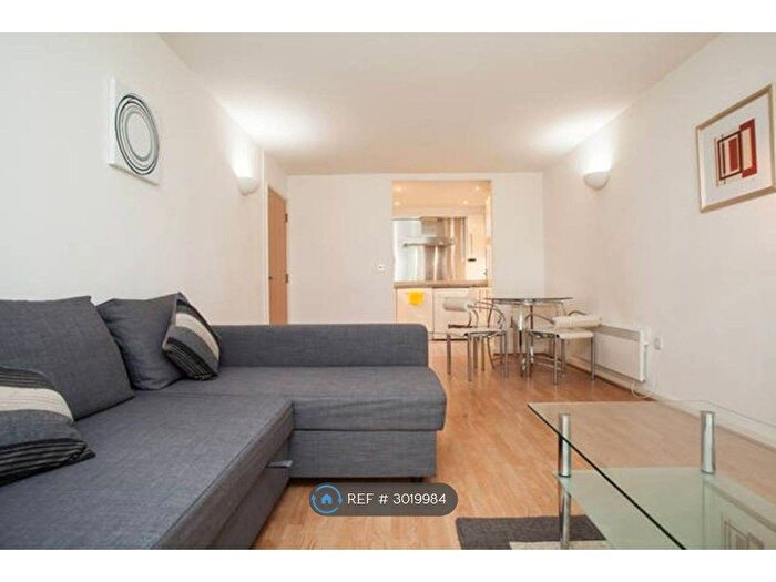 2 Bedroom Flat To Rent In Gainsborough House, London, E14