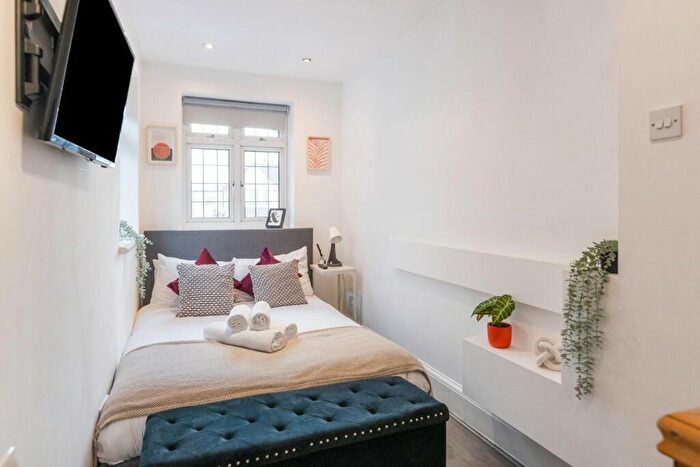 1 Bedroom Serviced Apartments To Rent In The Ridgeway, London, NW11