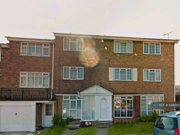 3 Bedroom Terraced House To Rent In Wheatcroft Grove, Rainham Kent - Gillingham, ME8