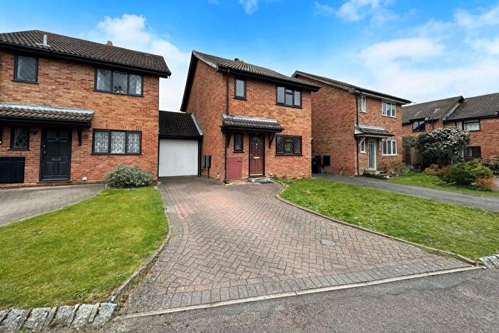 3 Bedroom Link Detached House To Rent In Goldsworth Park, Woking, GU21