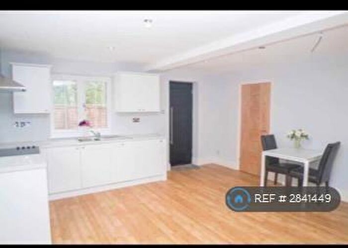 1 Bedroom Flat To Rent In Cobham, Cobham, KT11