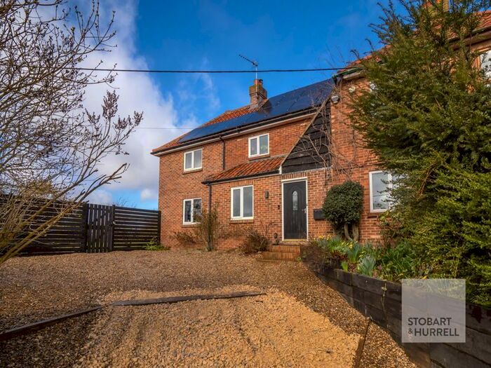 5 Bedroom Semi-Detached House For Sale In Vicarage Road, Salhouse, Norfolk, NR13
