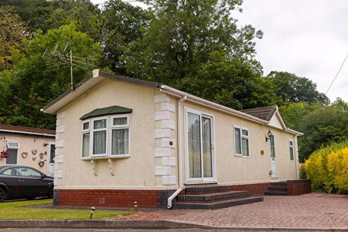2 Bedroom Mobile/park Home For Sale In Pool View Caravan Park, Buildwas, Telford, TF8