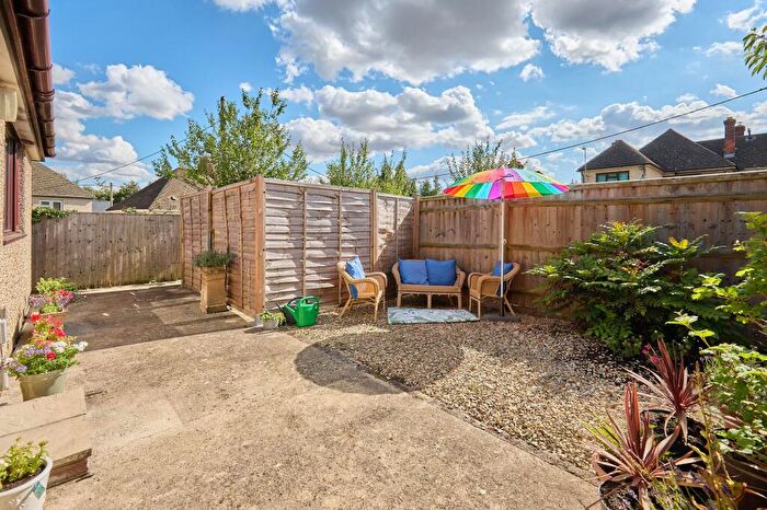 1 Bedroom Detached Bungalow For Sale In Moor Avenue, Witney, OX28