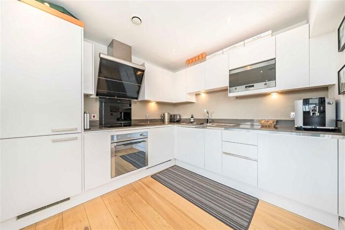 2 Bedroom Flat For Sale In Dowells Street, London, SE10