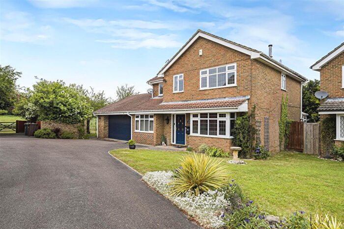 4 Bedroom Detached House For Sale In The Russets, Meopham, DA13
