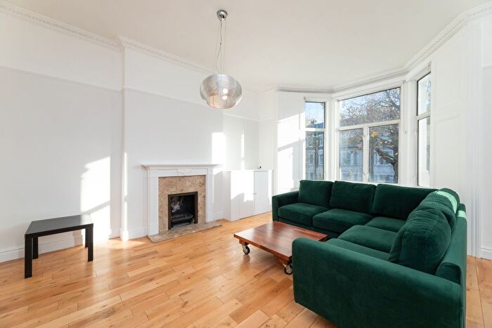 2 Bedroom Flat To Rent In Shepherds Bush Road, London, W6