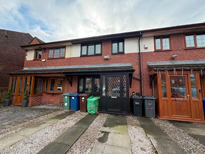 3 Bedroom Town House For Sale In York Street, Radcliffe, Manchester, M26