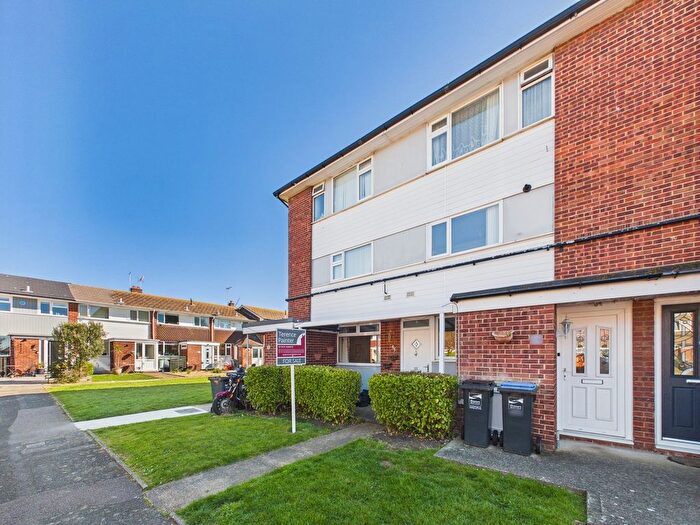 2 Bedroom Flat For Sale In Magdalen Court, Broadstairs, CT10
