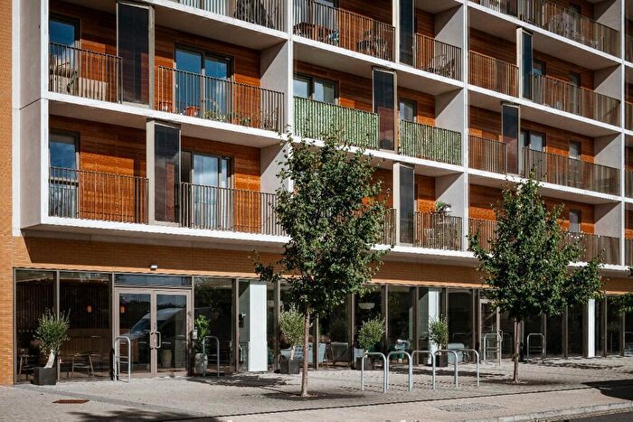 1 Bedroom Apartment To Rent In Sweet Street, Leeds, West Yorkshire, LS11