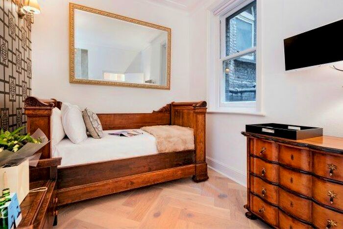 2 Bedroom Flat To Rent In Vauxhall Bridge Road, Westminster, SW1V