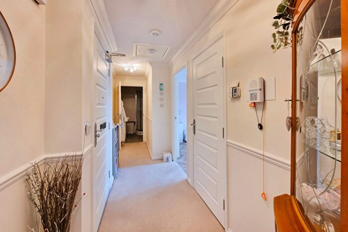 1 Bedroom Flat For Sale In Drayton, Hampshire, PO6