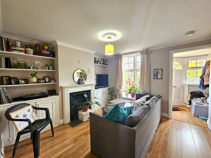2 Bedroom Cottage To Rent In Red Lion Hill, London, N2