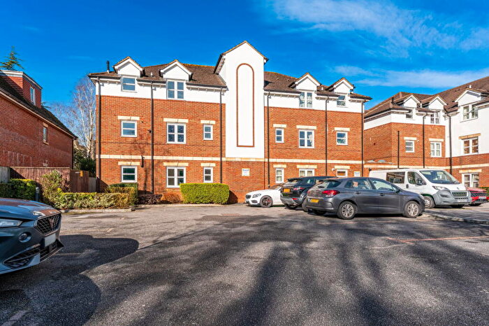 2 Bedroom Flat To Rent In Albany Court, Wimborne Road, BH2