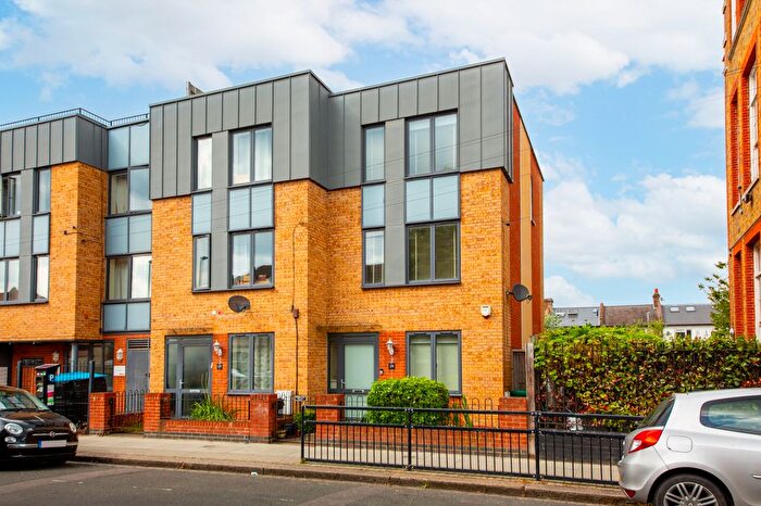 2 Bedroom Property To Rent In Gatton Road, Tooting, SW17