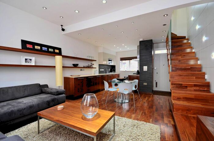 3 Bedroom Maisonette To Rent In Shorts Gardens, Covent Garden, London, WC2H