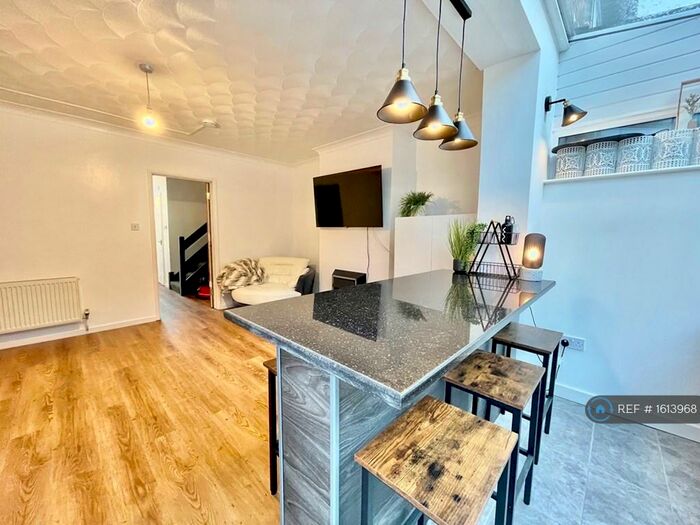 6 Bedroom Semi-Detached House To Rent In Havant Close, Norwich, NR4