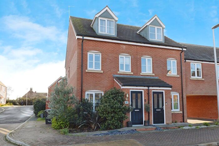 3 Bedroom Semi-Detached House For Sale In Snellsdale Road, Rugby, CV23