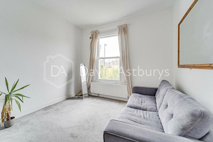 2 Bedroom Apartment To Rent In Middle Lane, Crouch End, London, N8