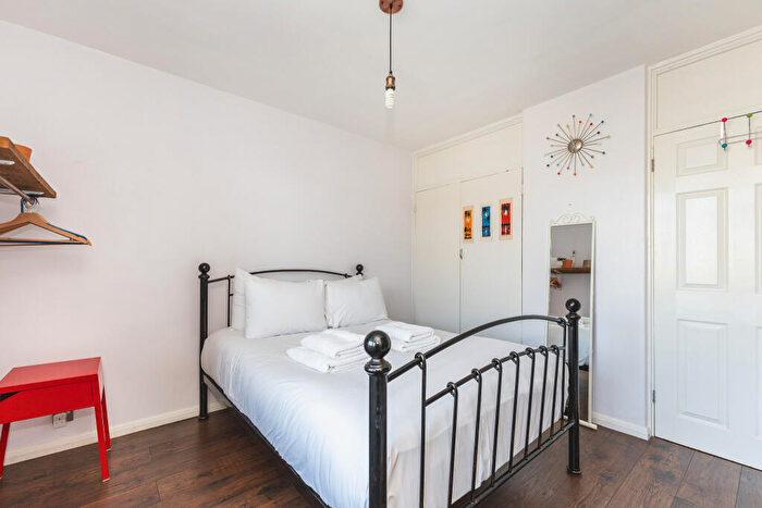 1 Bedroom Flat To Rent In Falstaff House, Arden Estate, London, N1