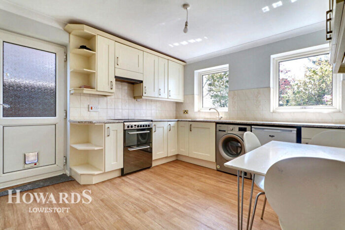 2 Bedroom Detached Bungalow For Sale In Marbella Green, Lowestoft, NR33