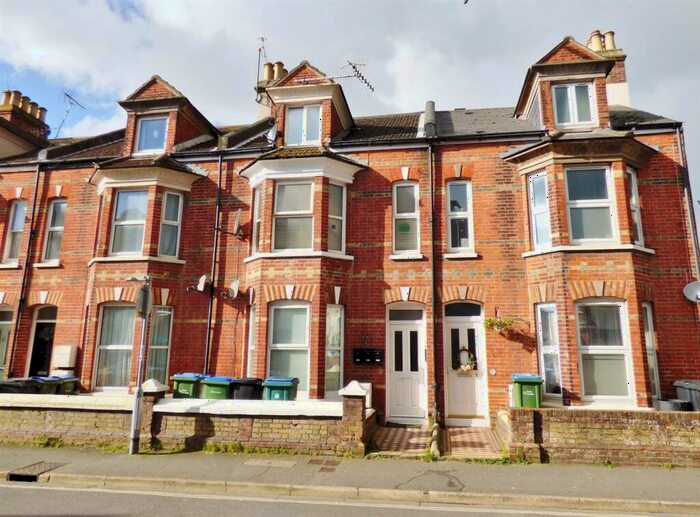 2 Bedroom Apartment To Rent In Clifton Road, Littlehampton, BN17