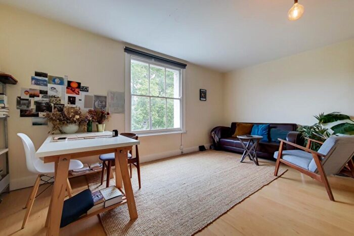 Studio To Rent In Hemingford Road, Islington, N1