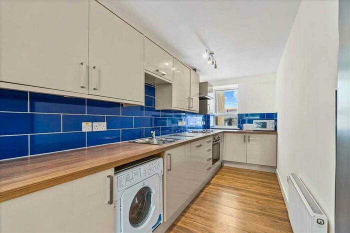 7 Bedroom Apartment To Rent In Houndiscombe Road, Plymouth, PL4