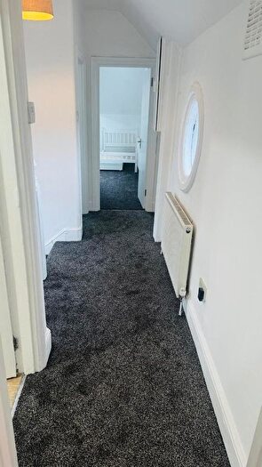 2 Bedroom Flat To Rent In Ambleside Avenue, Streatham, London, SW16