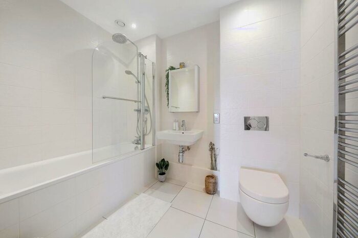 1 Bedroom Flat For Sale In Barry Blandford Way, Mile End, London, E3