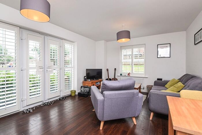 1 Bedroom Flat For Sale In Wells View Drive, Bromley, Kent, BR2
