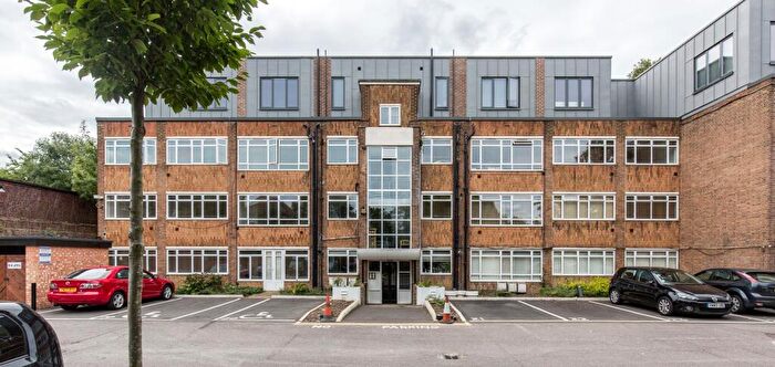 1 Bedroom Flat To Rent In Flat Ellington Court, N14