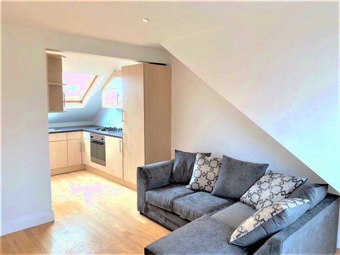 1 Bedroom Flat To Rent In West Avenue, London, NW4