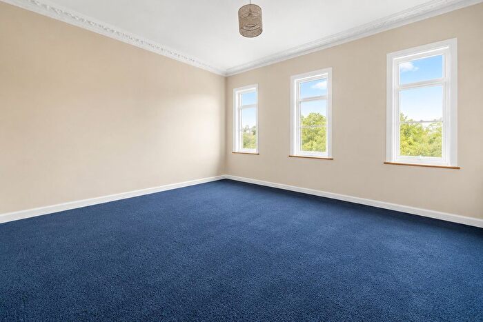 4 Bedroom Flat For Sale In Wandsworth Road, London, SW8