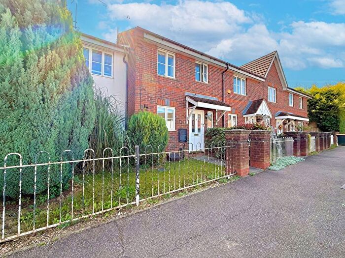 3 Bedroom Terraced House For Sale In Periwinkle Terrace, Dunstable, LU6
