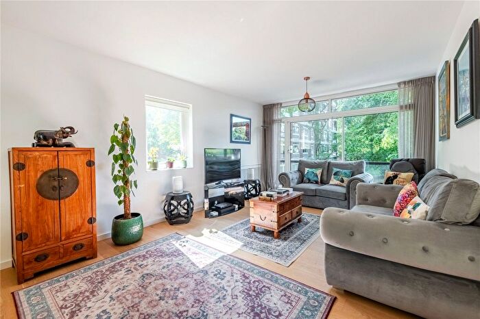 2 Bedroom Flat For Sale In Park Close, Ilchester Place, London, W14