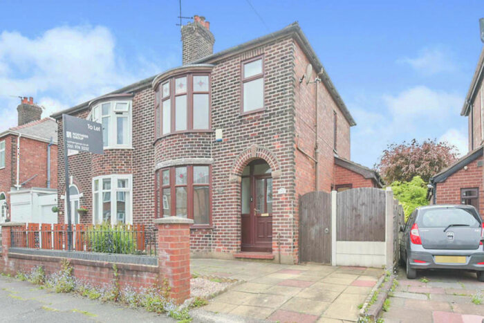 3 Bedroom House To Rent In Northway, Droylsden, M43