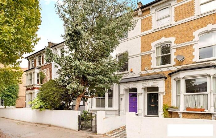 4 Bedroom Terraced House For Sale In Northwold Road, Stoke Newington, N16