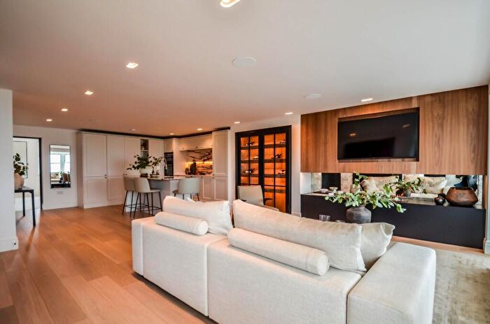 2 Bedroom Flat For Sale In The Ridgeway, Westcliff-On-Sea, SS0