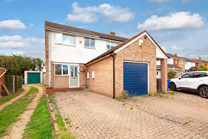 2 Bedroom End Of Terrace House For Sale In Barry Avenue, Bicester, Oxfordshire, OX26