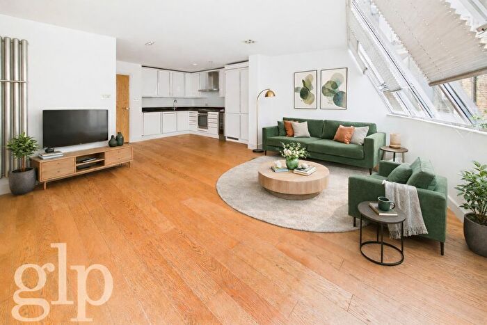 2 Bedroom Flat To Rent In Wellington Street, Covent Garden, WC2E