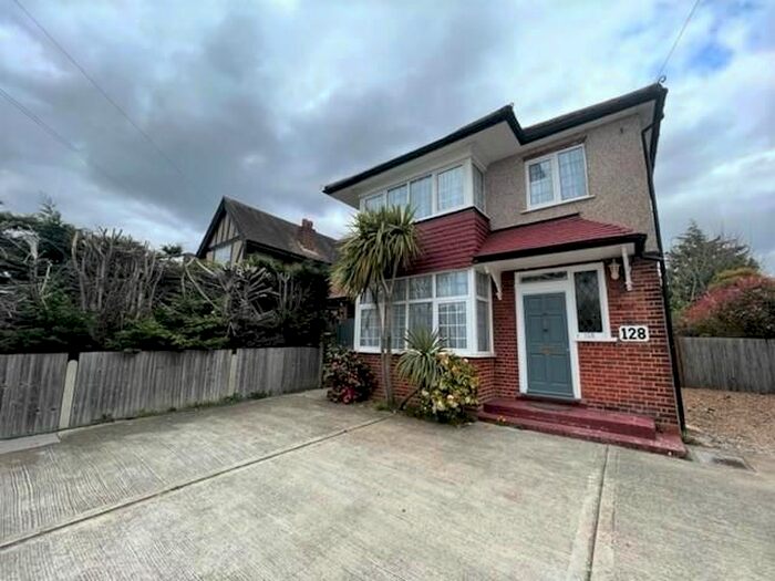 4 Bedroom Property To Rent In Edgwarebury Lane, Edgware, HA8