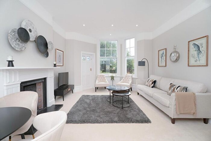 2 Bedroom Flat For Sale In St Julians Farm Road, London, SE27