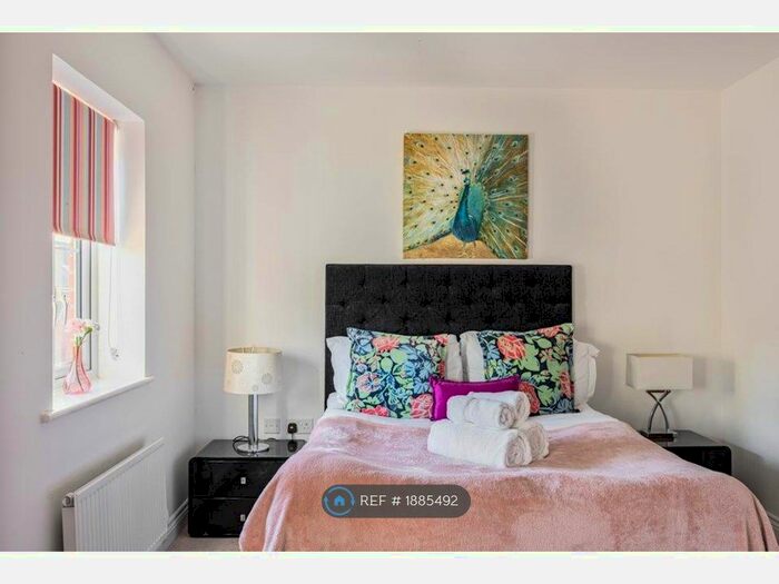 3 Bedroom Semi-Detached House To Rent In Frampton Terrace, Greenwich, London, SE9