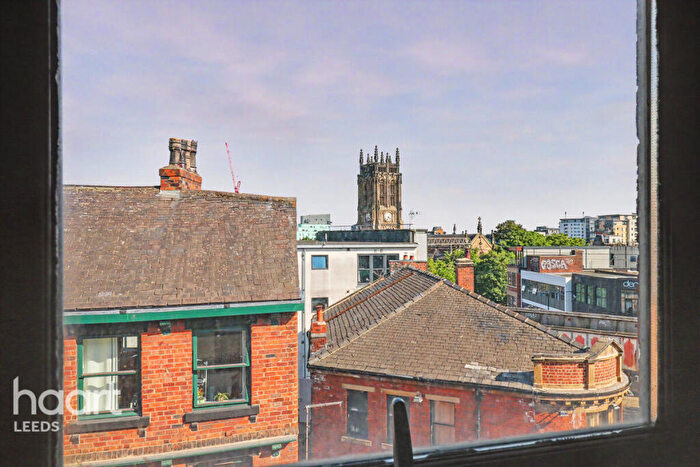 1 Bedroom Apartment For Sale In Kirkgate, Leeds, LS2