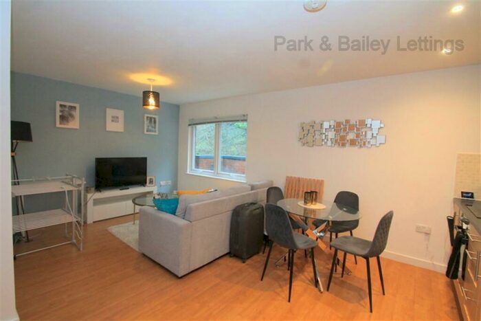 1 Bedroom Flat To Rent In Bedroom Top Floor Flat In Whyteleafe, CR3