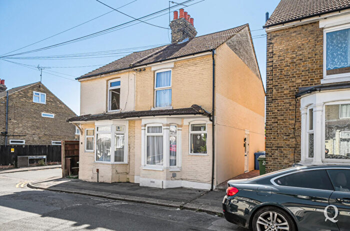 3 Bedroom Semi Detached House For Sale In Hythe Road, Sittingbourne, Kent, ME10