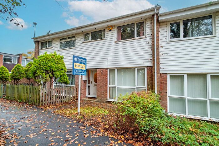 3 Bedroom Terraced House For Sale In Simmons Walk, Basingstoke, RG21